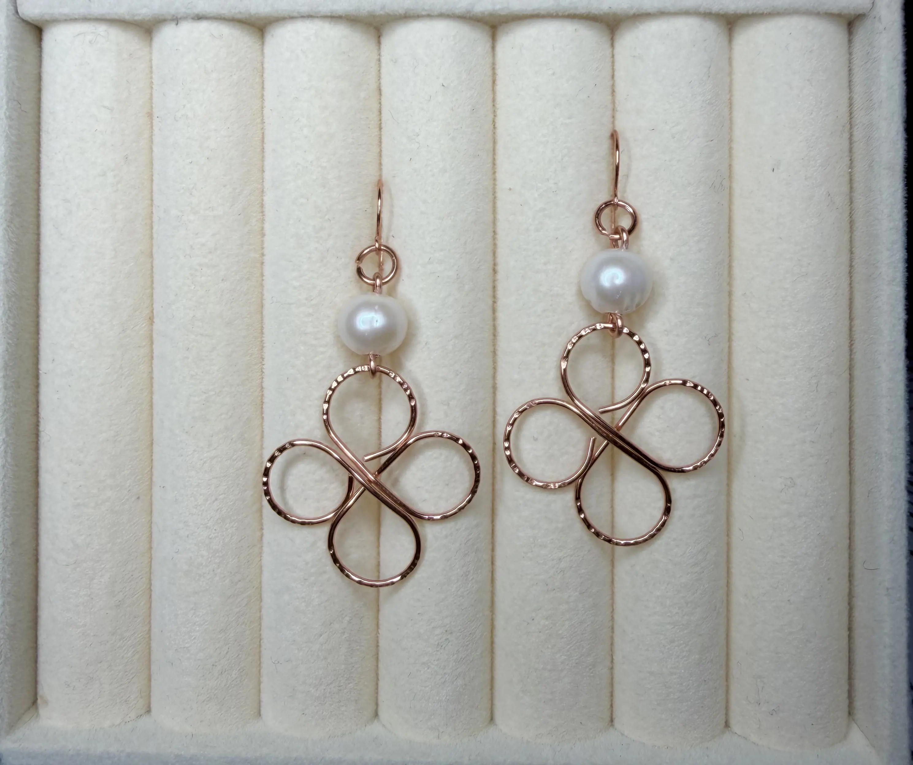 Clover Pearl Earrings 