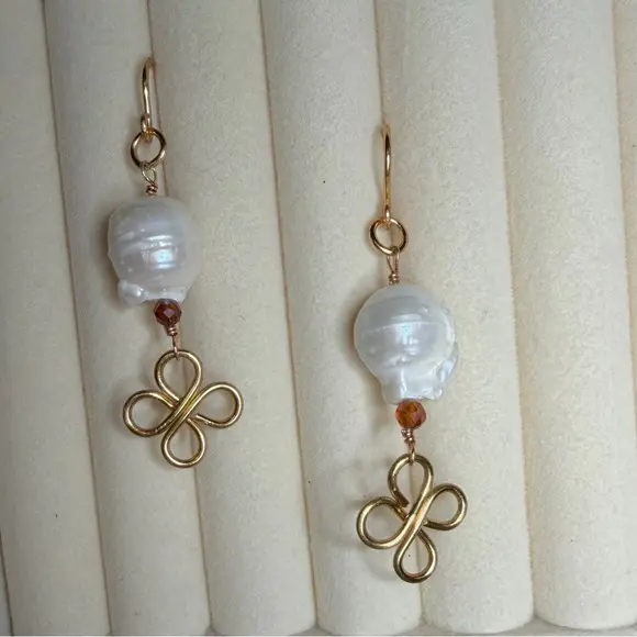 Clover Garnet Pearl Earrings