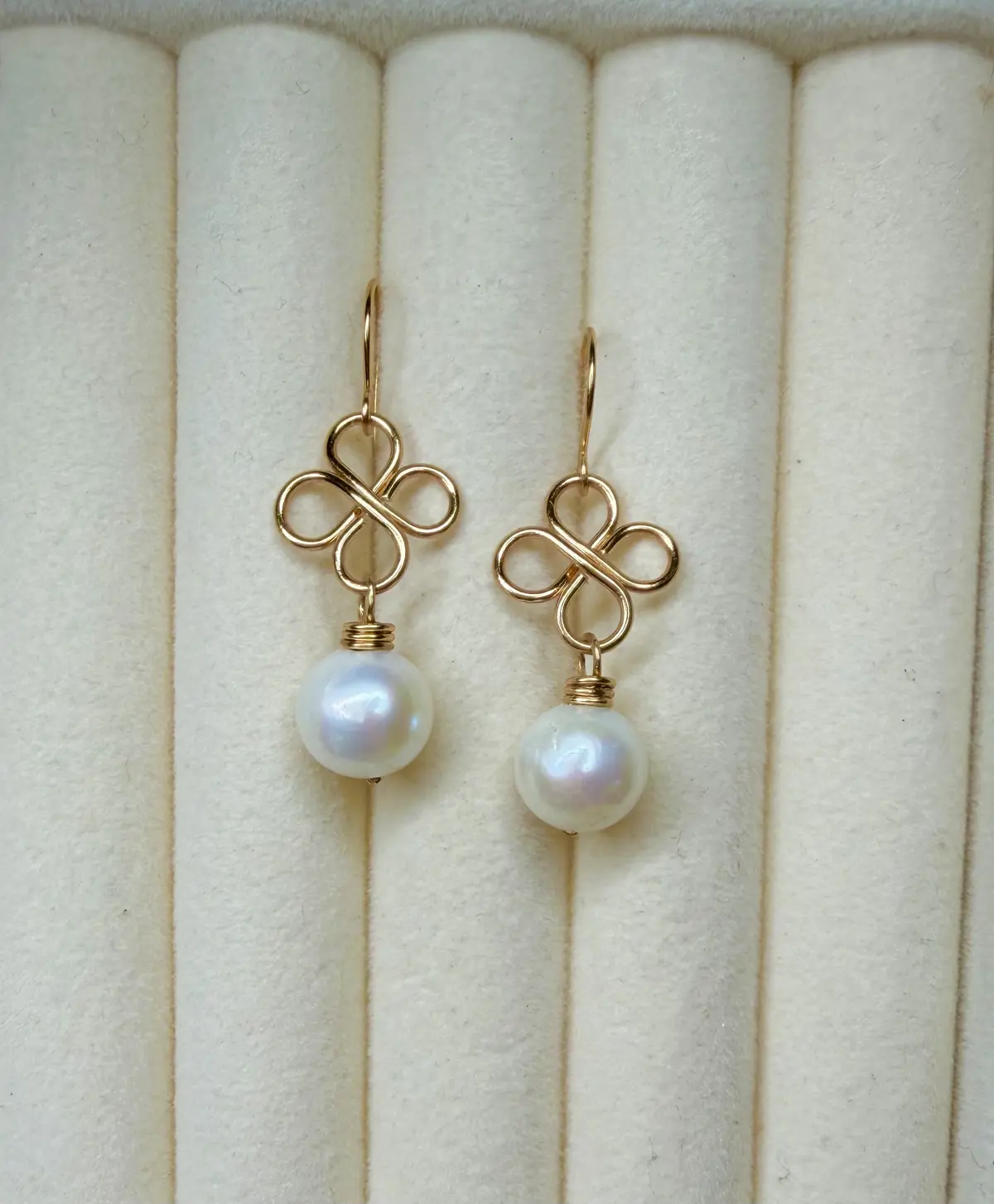 Clover Pearl Dangling