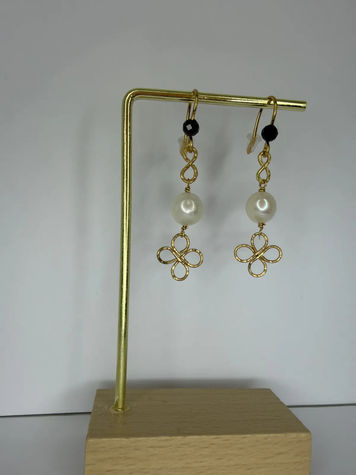 Hammered Clover Drop