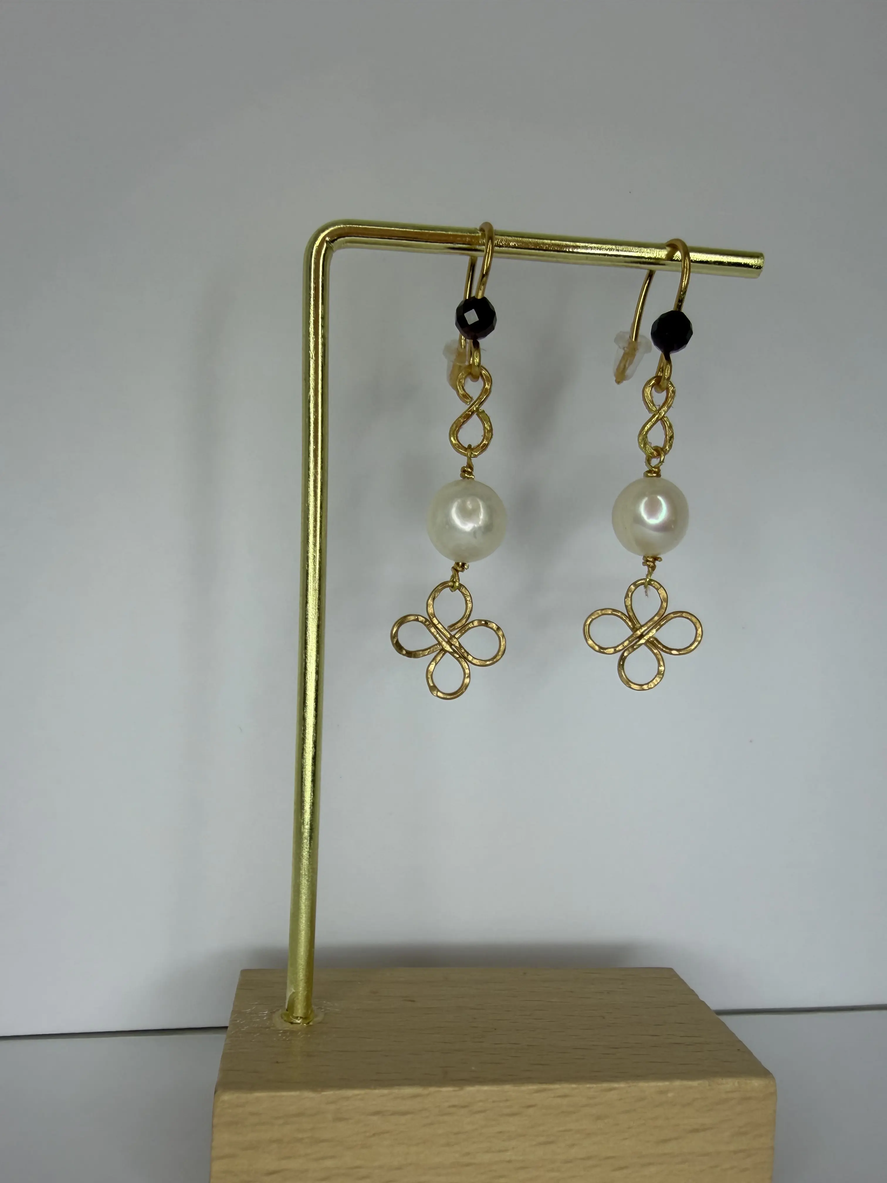 Hammered Clover Drop